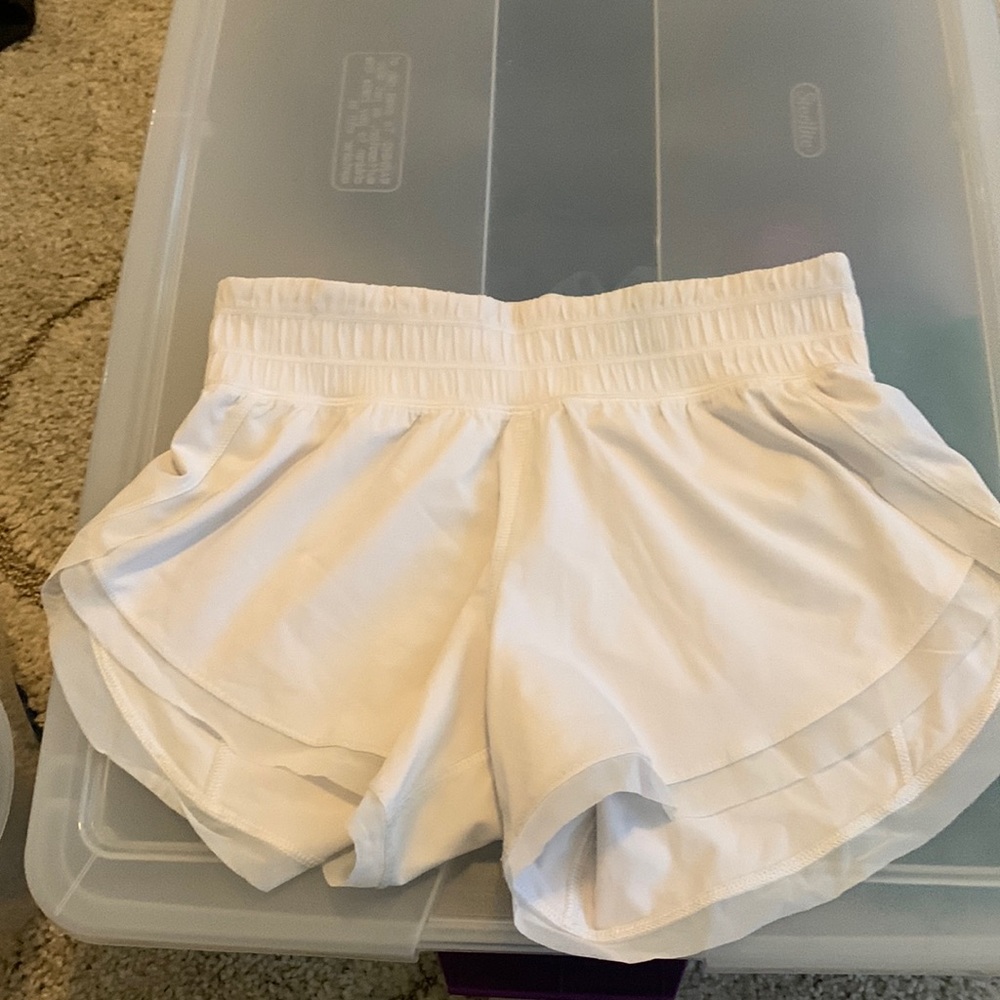 LULULEMON WHITE SHORTS SIZE 2